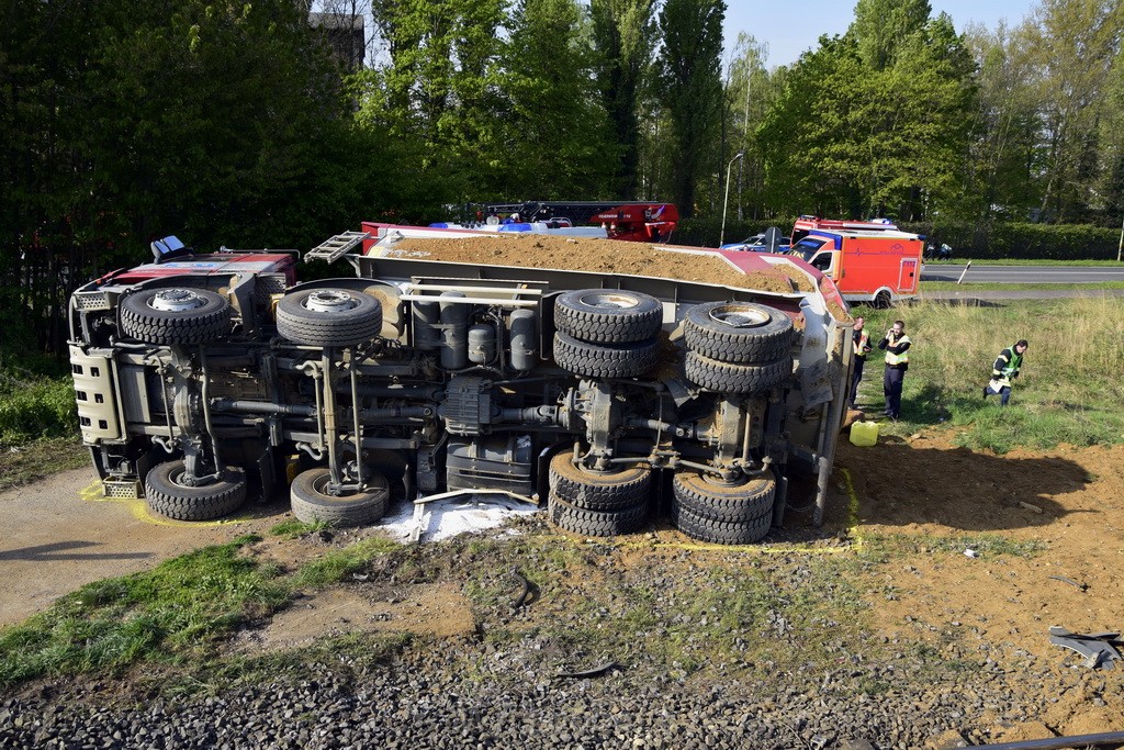 Schwerer VU LKW Zug Bergheim Kenten Koelnerstr P111.JPG - Miklos Laubert